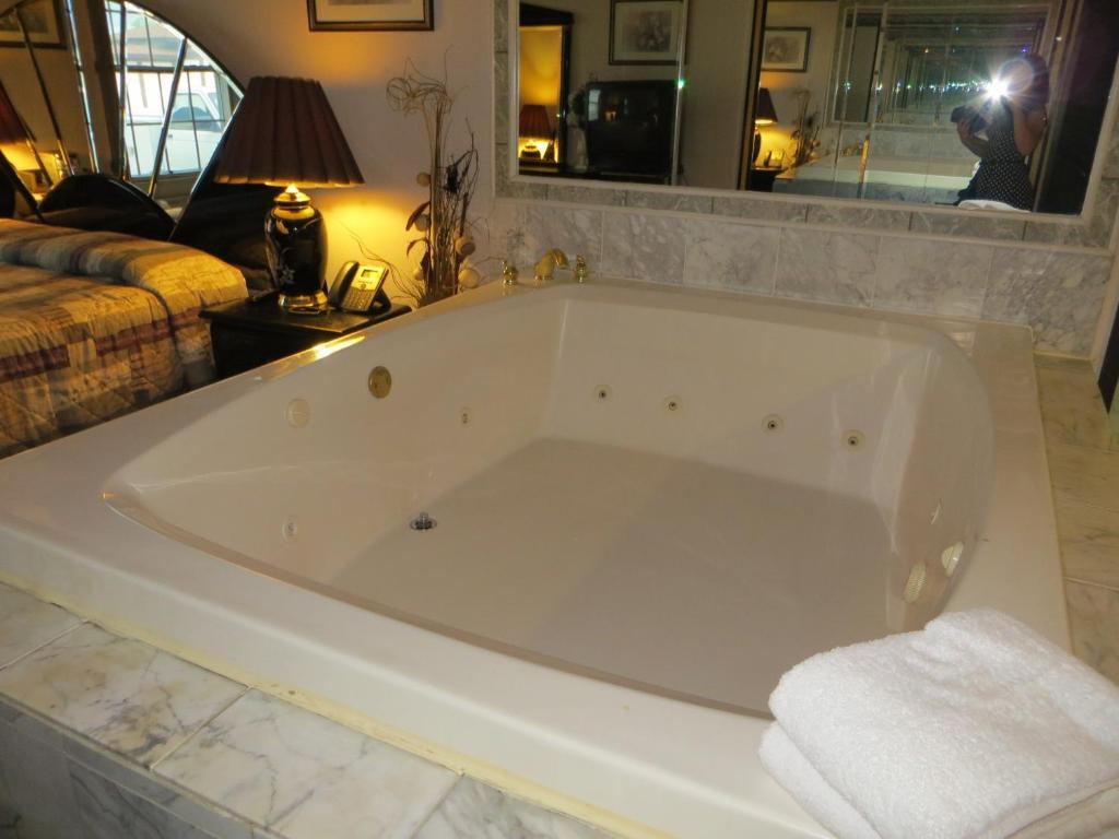 Hollywood Inn & Suites Gurnee Quarto foto